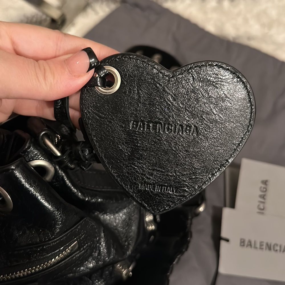 Balenciaga 
WOMEN'S LE CAGOLE XS BUCKET BAG IN BLACK - Picture 6 of 10